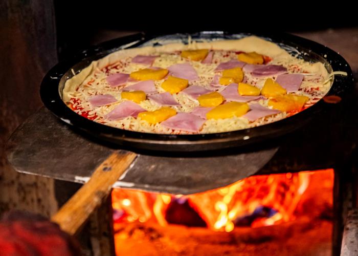 (c) Kelly KOLLMESCH - Cuisson au four à bois à l'ancienne