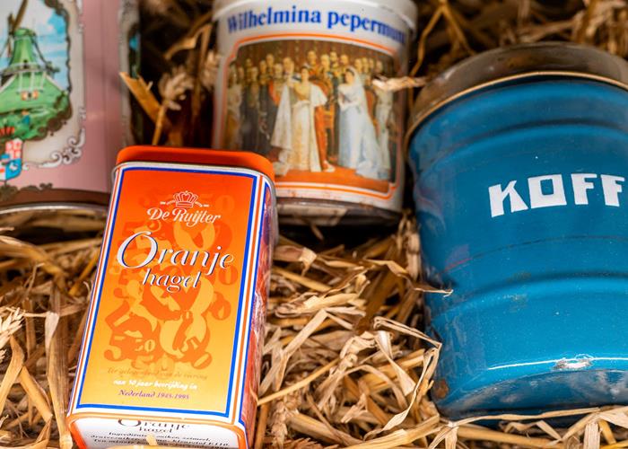 (c) Sven GIRRENS - "Klompen in de koestal"